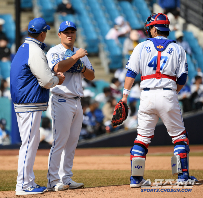 인간 ABS 홍창기 삼진 잡고 좋았는데...3회까지 완벽투 펼치다 4회 …