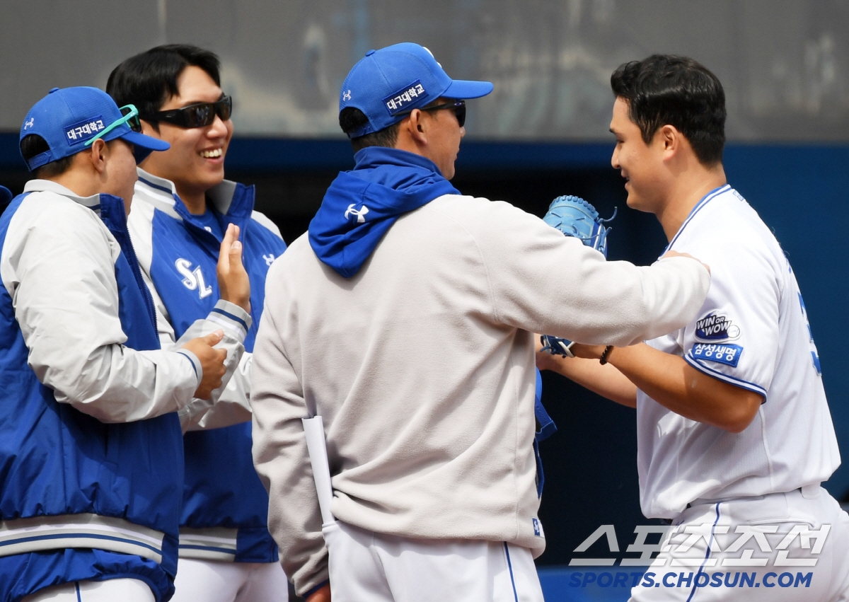 인간 ABS 홍창기 삼진 잡고 좋았는데...3회까지 완벽투 펼치다 4회 …