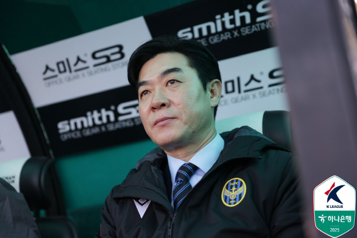 [현장인터뷰] "심판 재량? 판정 기준 있어야"...윤정환 감독 소신발언