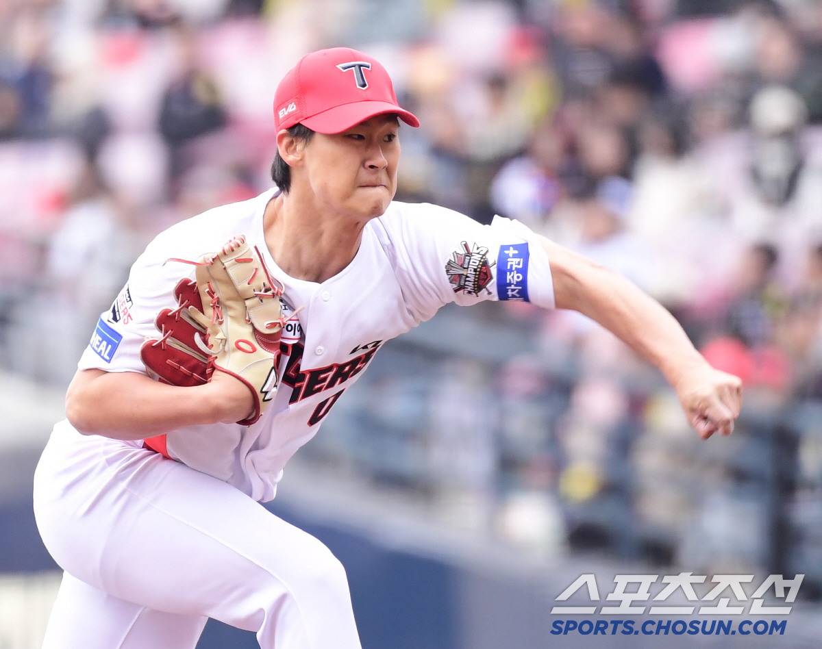 '2번 체질' 김도영, 이틀 연속 멀티히트, 4.1이닝 무자책 완벽투 김…