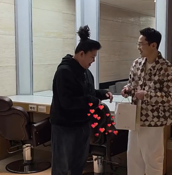 이영자♥황동주, 화이트데이 만남 포착..서프라이즈 선물까지 "책임져"