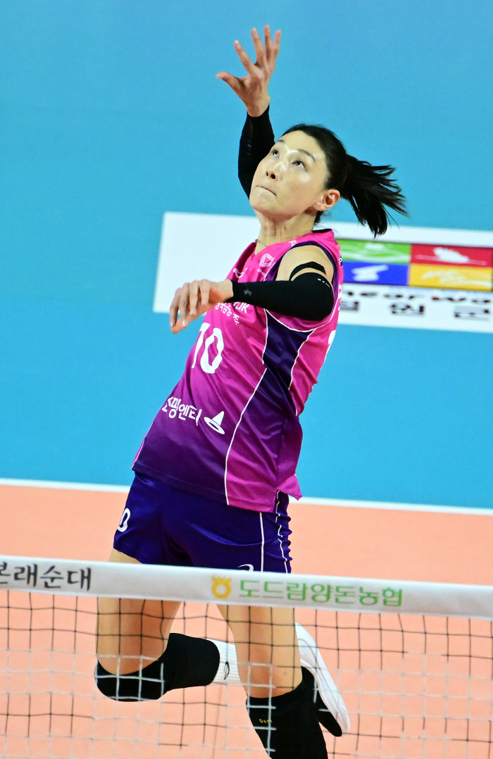 마지막 홈경기? "챔피언 결정전 남았잖아요"…김연경이 선사한 최고의 '홈…