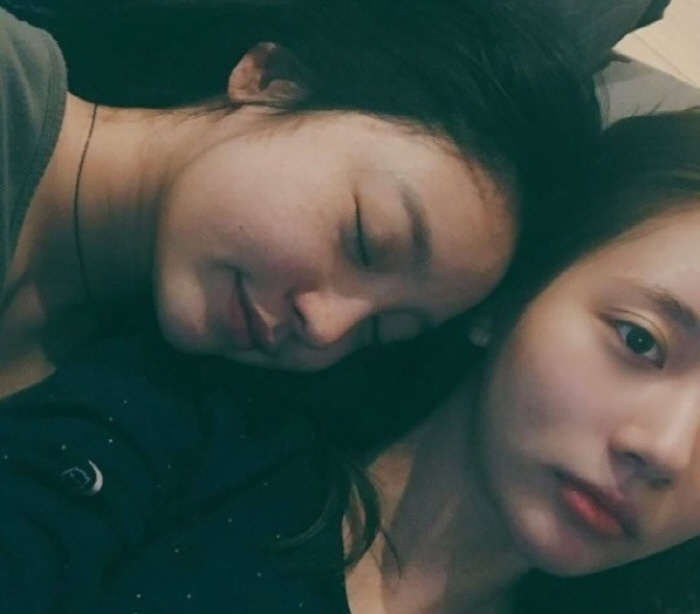 한서희, 故구하라와 뭉클 투샷 "지긋한 세상 난 좀 더 살다 갈게"