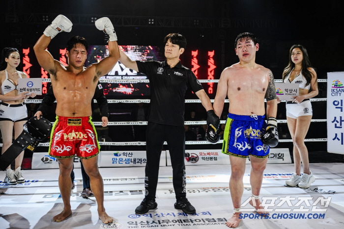 김준화 2대1 판정승, 챔피언 벨트 지켰다. MAX FC 10주년 대회 성황리 개최