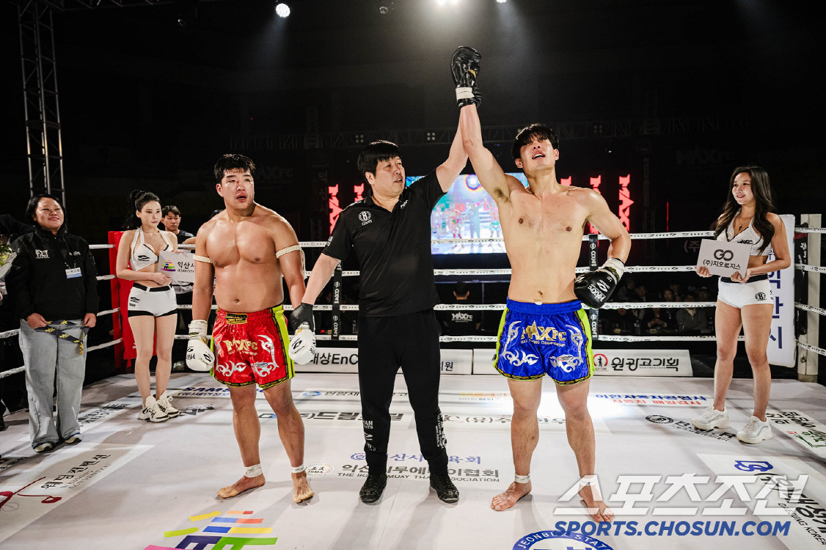 김준화 2대1 판정승, 챔피언 벨트 지켰다. MAX FC 10주년 대회 …