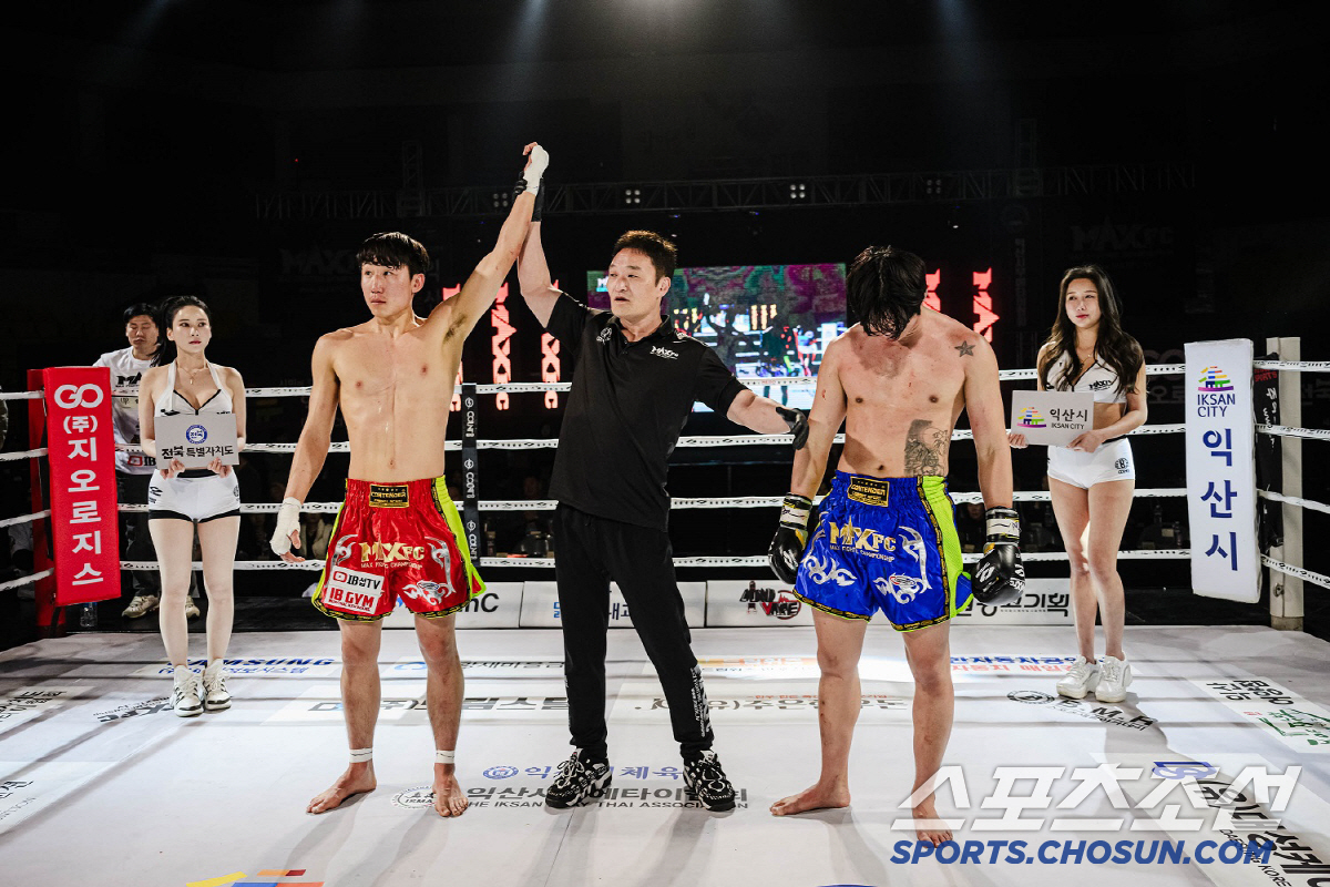 김준화 2대1 판정승, 챔피언 벨트 지켰다. MAX FC 10주년 대회 …