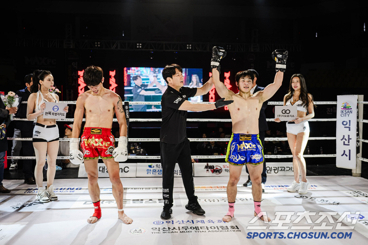 김준화 2대1 판정승, 챔피언 벨트 지켰다. MAX FC 10주년 대회 …