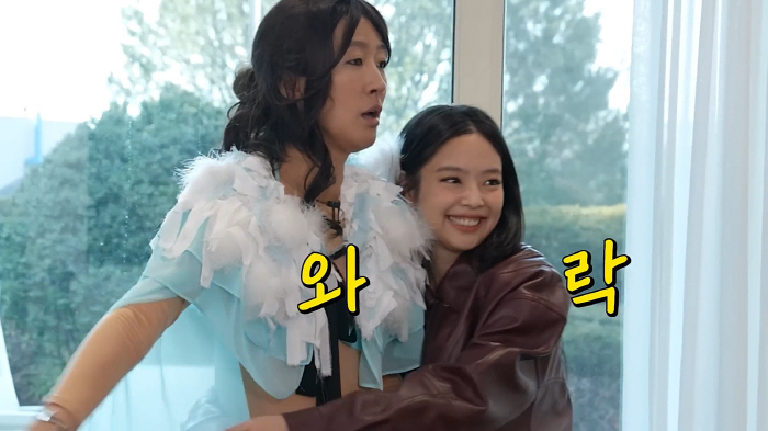 '민망했나'..홍진경, 제니 앞에서 "딸, 블핑 코첼라 보려고 미국行..…