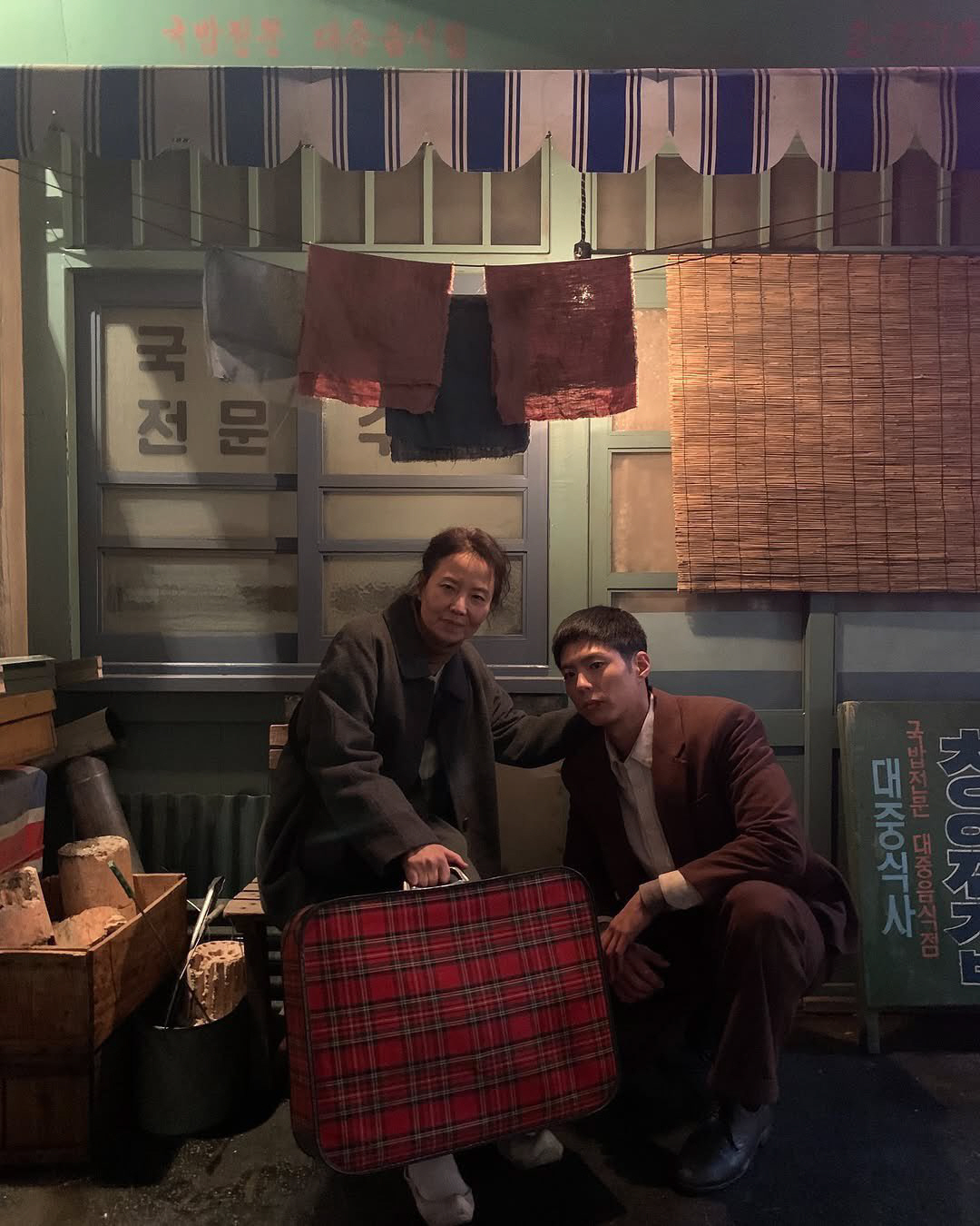 박보검 ♥아이유와 첫 키스하던 날..'폭싹' 비하인드샷 공개 [종합]