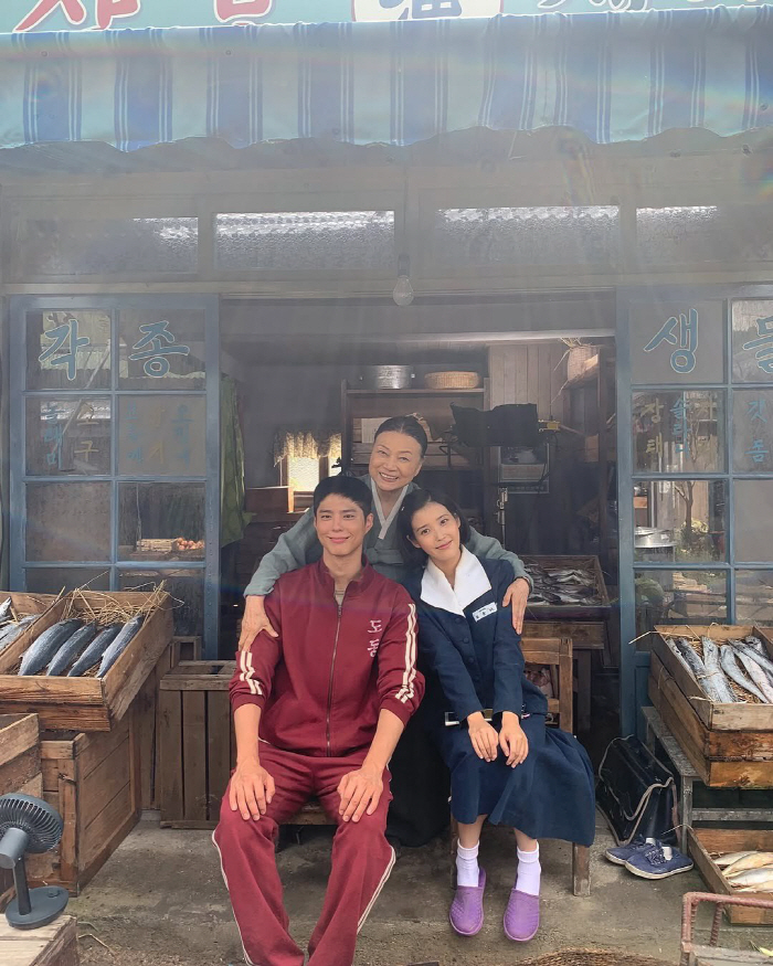 박보검 ♥아이유와 첫 키스하던 날..'폭싹' 비하인드샷 공개 [종합]