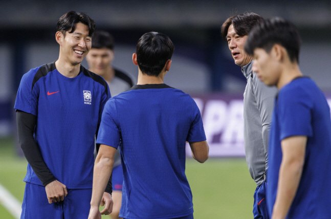 '김민재 부상 아웃' 11회 연속 월드컵 본선行 양보 못해→홍명보호 17…