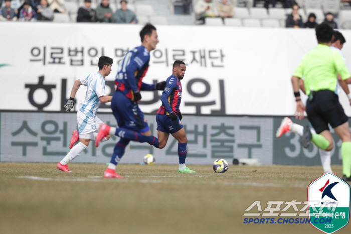 "에릭 데뷔전 데뷔골"울산,수원과 천신만고끝에 1대1무 '4경기 무패'.…