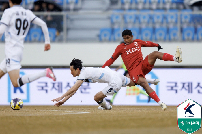 '시즌 첫 연승' 미소 지은 부산, 천안전 2-1 승리...'4골 난타전…