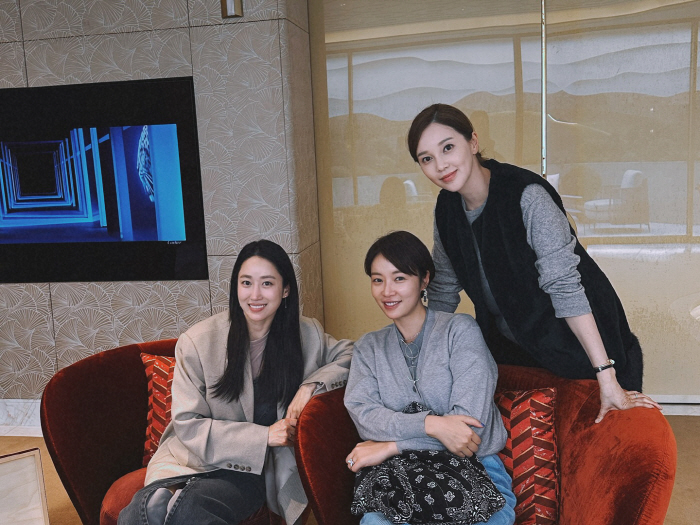 '아유미와 불화설 일축' 황정음, 이번엔 시내버스 데이트.."엉동이가 작…