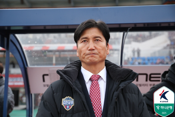 [현장에서]정정용 김천 감독, 경기 뒤 갑작스런 코피→불가피하게 공식 기…