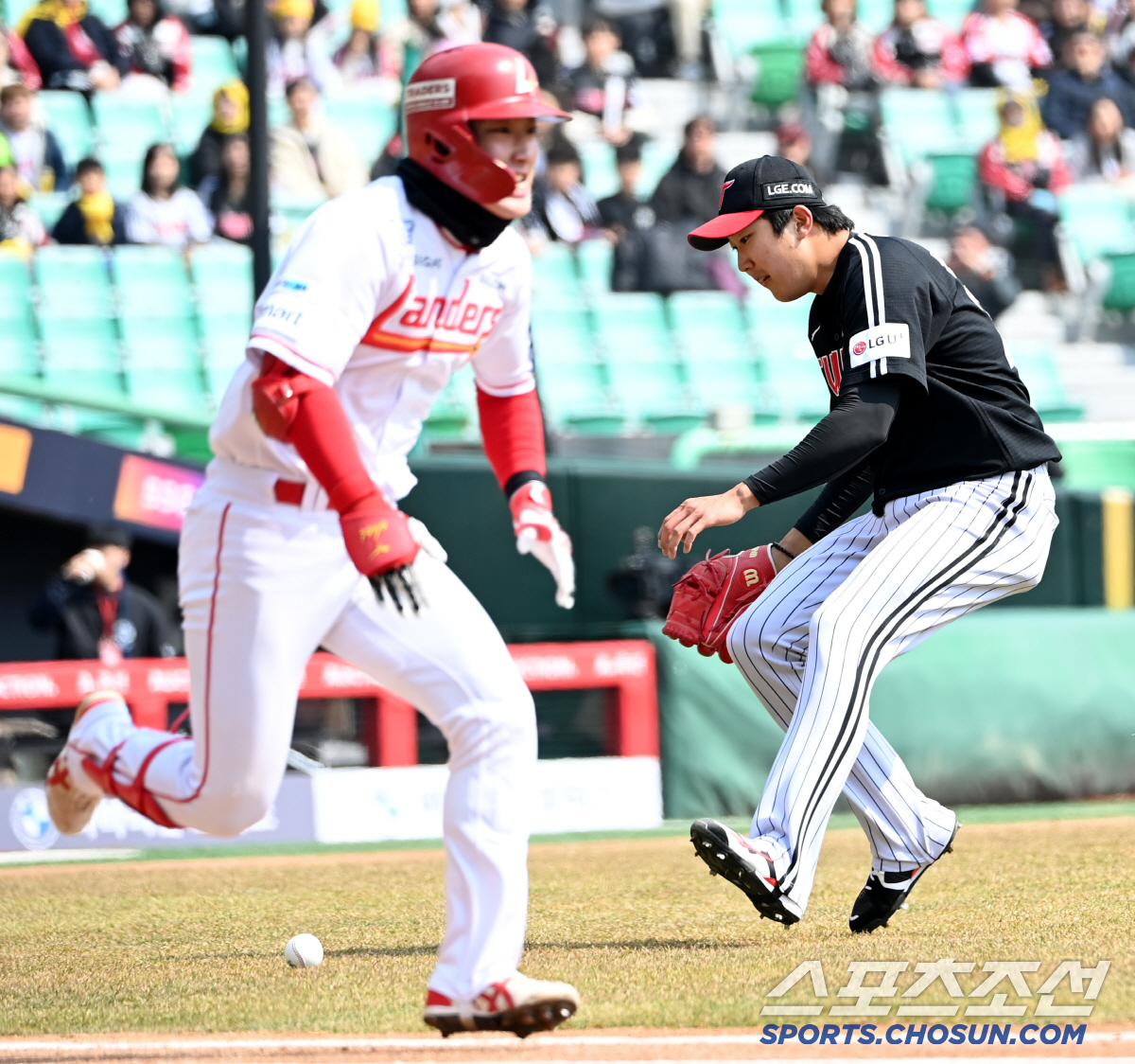 "괜찮아?" 상대팀 에이스 다칠라 가슴 철렁, 타구 맞은 손주영에 매너만…