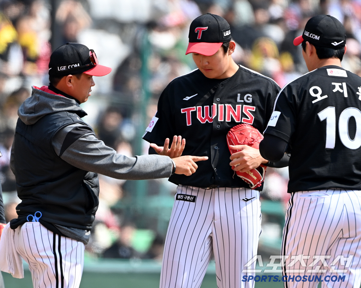 "괜찮아?" 상대팀 에이스 다칠라 가슴 철렁, 타구 맞은 손주영에 매너만…