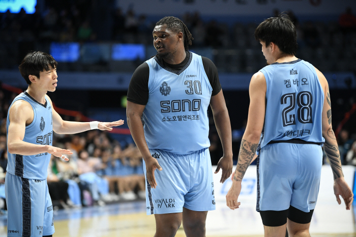 KBL '무더기 오심 인정'…심판 판정 논란→난투극까지 신뢰 깨진 '얼룩…