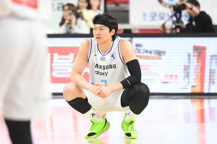 KBL '무더기 오심 인정'…심판 판정 논란→난투극까지 신뢰 깨진 '얼룩…