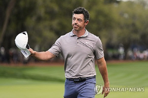 매킬로이 vs 스펀, PGA 최고 상금 450만달러 놓고 연장전