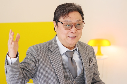 (서울=연합뉴스) 진연수 기자 = 가수 남진이 서울 서초구의 한 카페에서 연합뉴스와 인터뷰하고 있다. 2025.3.17 jin90@yna.co.kr