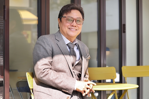 (서울=연합뉴스) 진연수 기자 = 가수 남진이 서울 서초구의 한 카페에서 연합뉴스와 인터뷰하고 있다. 2025.3.17 jin90@yna.co.kr