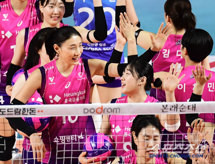 은퇴 앞둔 김연경, 지도자로 볼 수 있을까?…"좋은 기회가 온다면"