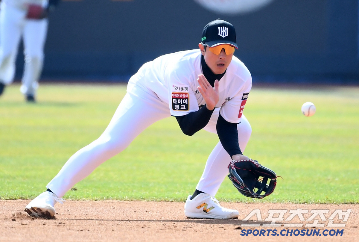 이런 시련이.. 황재균은 풀이 죽어 보였다 "크게 할 말이 있을까요. 각…