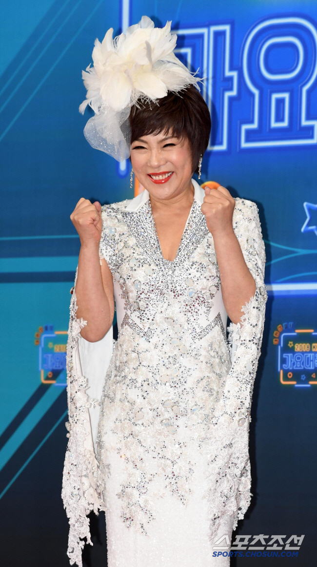 김연자 데뷔 50년만에 충격 고백.."블루투스 창법 좋은 방법NO,목에 …
