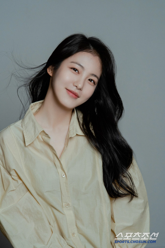 투썸플레이스, 새 얼굴로 배우 신예은 발탁…신규 캠페인 예고
