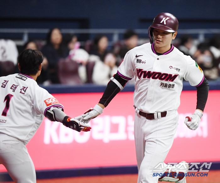 '박찬호 조카' 김윤하 올해는 3선발! '5이닝 1실점 쾌투→박주홍 결승…