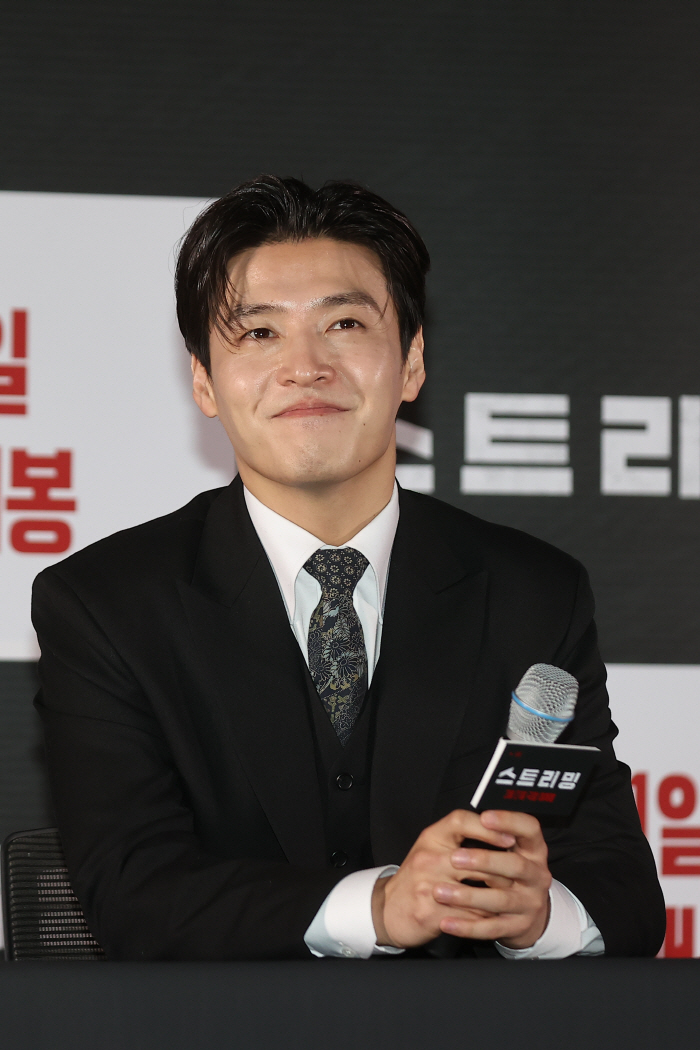 '스트리밍' 강하늘 "나 홀로 일당백 연기? 감독→스태프 모두가 같이 만든 작품"