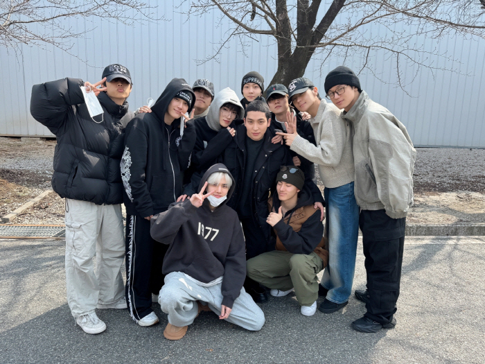더보이즈 상연, 오늘(17일) 육군 군악대 현역 입대..."건강하게 잘 …