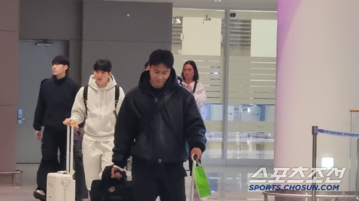 손흥민-황희찬-이재성-백승호-배준호-엄지성-양민혁 등 귀국~ 인천공항 환…