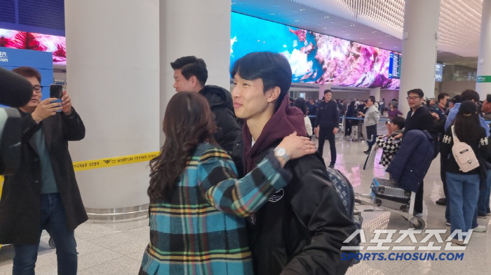손흥민-황희찬-이재성-백승호-배준호-엄지성-양민혁 등 귀국~ 인천공항 환…