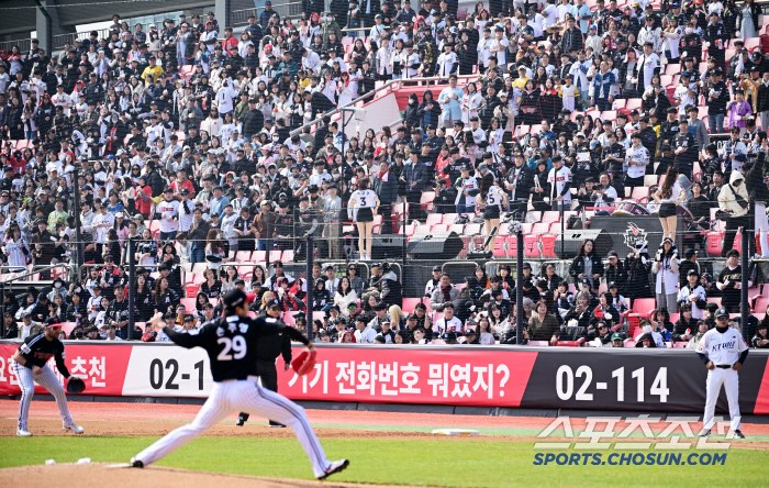 '티켓팅 아니고 피켓팅' 개막전 예매 20만명 동시 접속, 올해 직관 더…