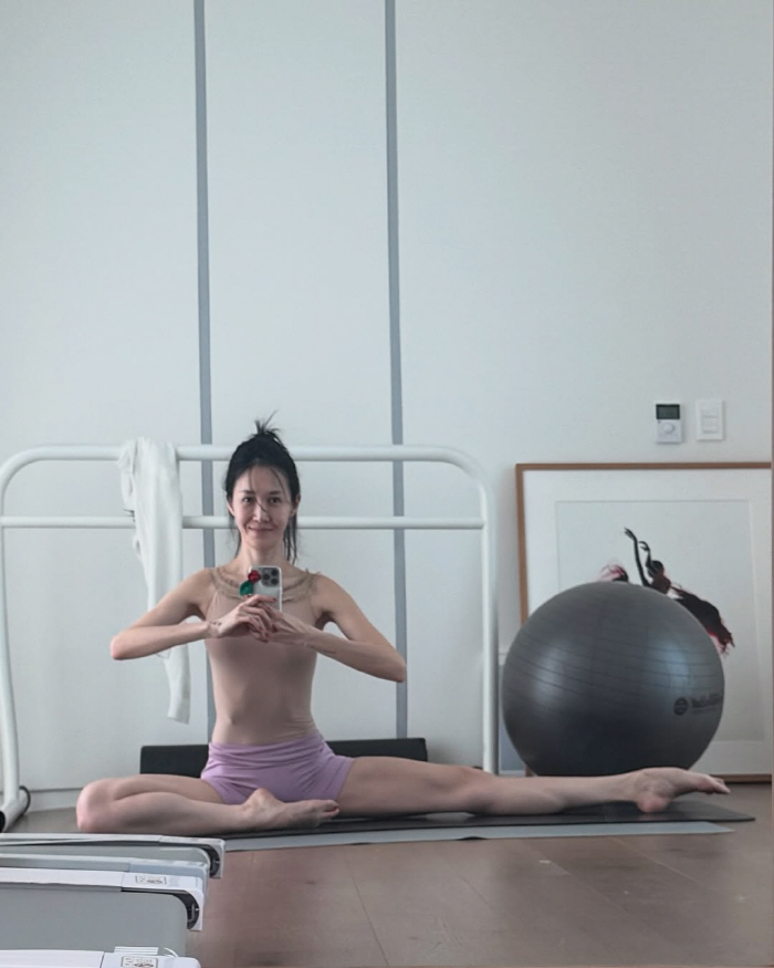 [SCin스타] '170cm에 47kg' 윤혜진, ♥엄태웅도 놀랄 복근.…