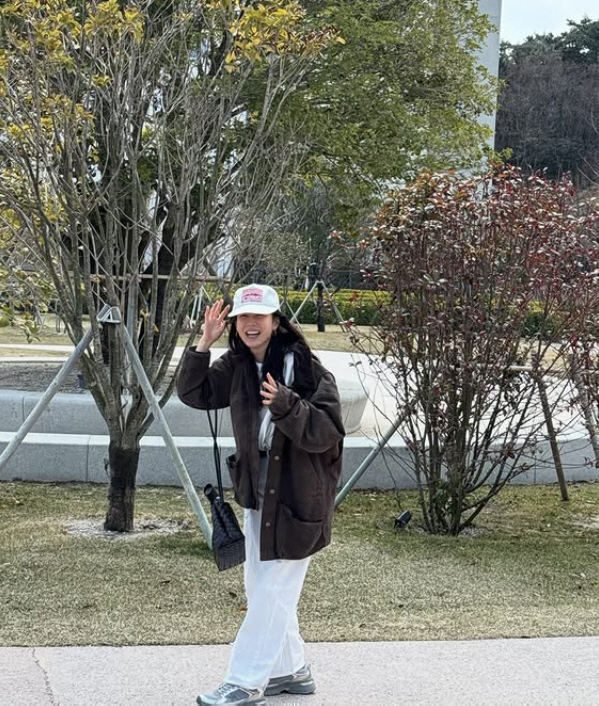 현빈♥손예진, 드디어 초밀착 투샷 공개..아들 낳고 더 행복해진 부부