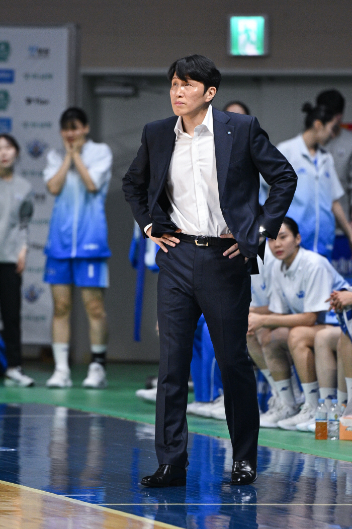 [현장인터뷰] 위성우 우리은행 감독, "이기고 싶었지만 역부족이었다"