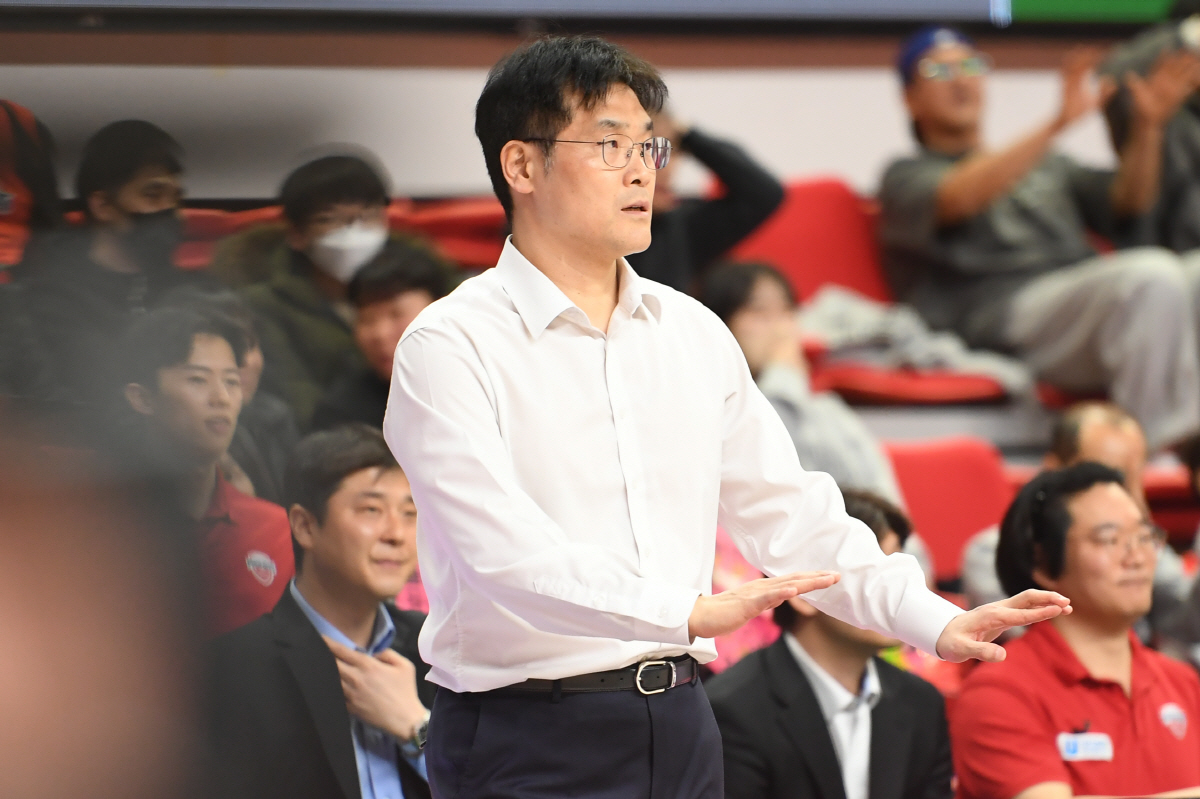 [현장인터뷰] 충격패 탈출 조동현 감독 "팀으로 풀어야 할 숙제 더 준비…