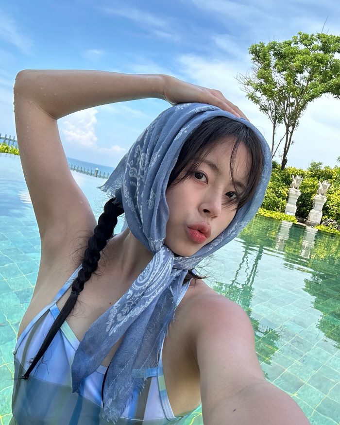[SCin스타] 수영복 자태에 과즙미 폭발…민도희, 완벽 비율 ‘감탄’