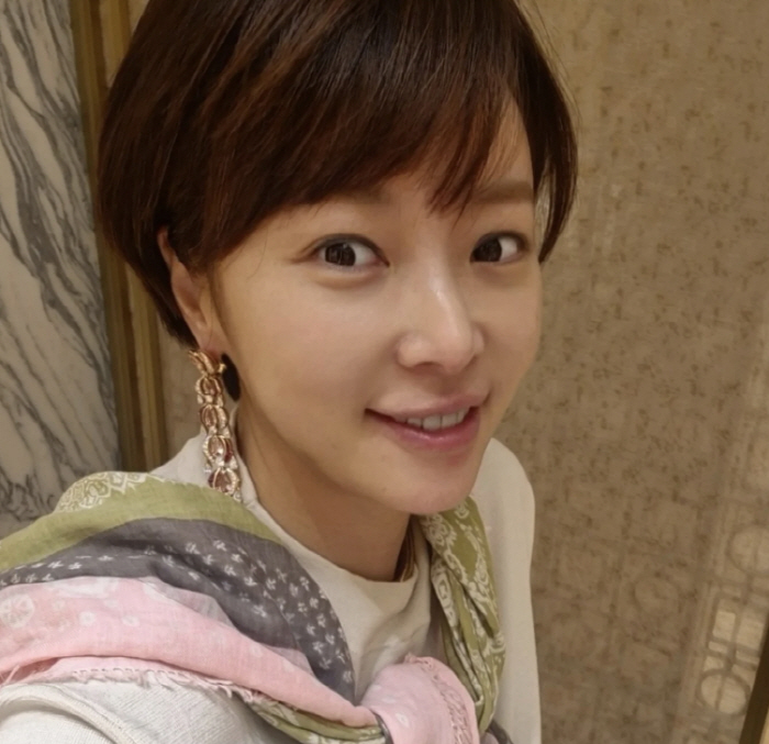 "작년 불미스러운 일로" 황정음, 싱가포르서 변호사 만났다...1년만에 …