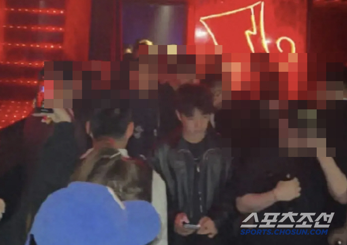 빅뱅 前 멤버 승리, 中 진출하나 "경호원 호위 받으며 나이트클럽 행사→…
