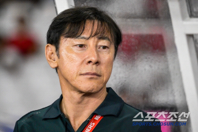 "잊지 않을께요" 충격 경질 신따이용 잊지 않은 인니 FW, 클라위버르트…