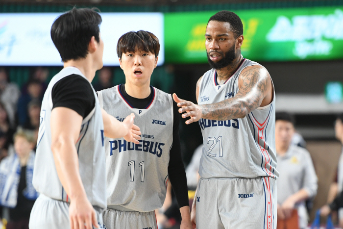 '충격패'에서 기사회생 현대모비스 비결은?…'멘붕' 이우석 트라우마 극복…