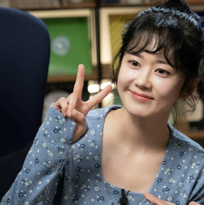 '촬영감독♥' 장나라, 이 얼굴이 44살이라니..MZ 정용화와 친구같은 …