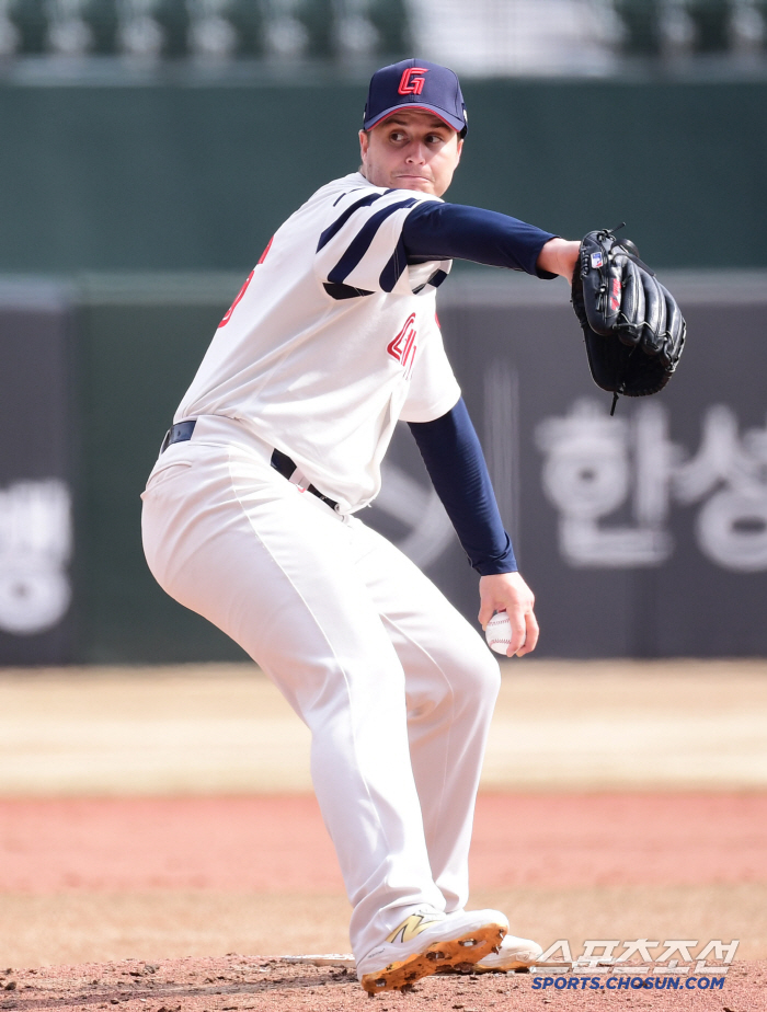'내 스위퍼 어때?' 5이닝 9K 데이비슨 호투→김민성 쐐기포! 개막 앞…