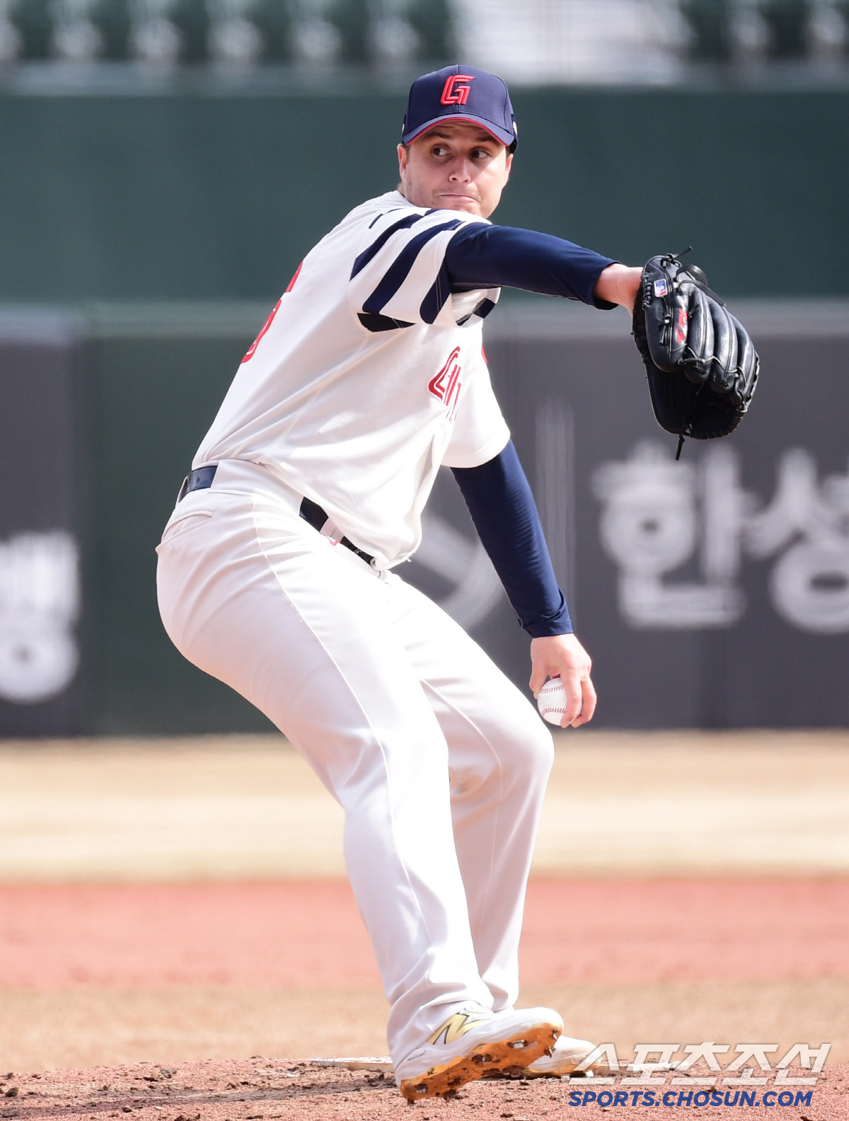 '내 스위퍼 어때?' 5이닝 9K 데이비슨 호투→김민성 쐐기포! 개막 앞…