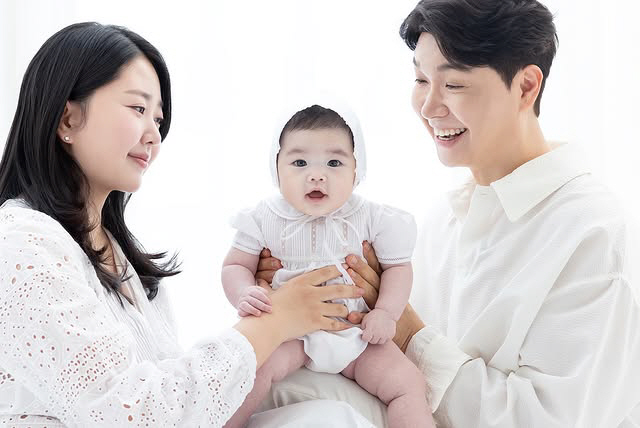 '70억家' 박수홍♥김다예, 복덩이 딸 100일 파티..경사터진 가족