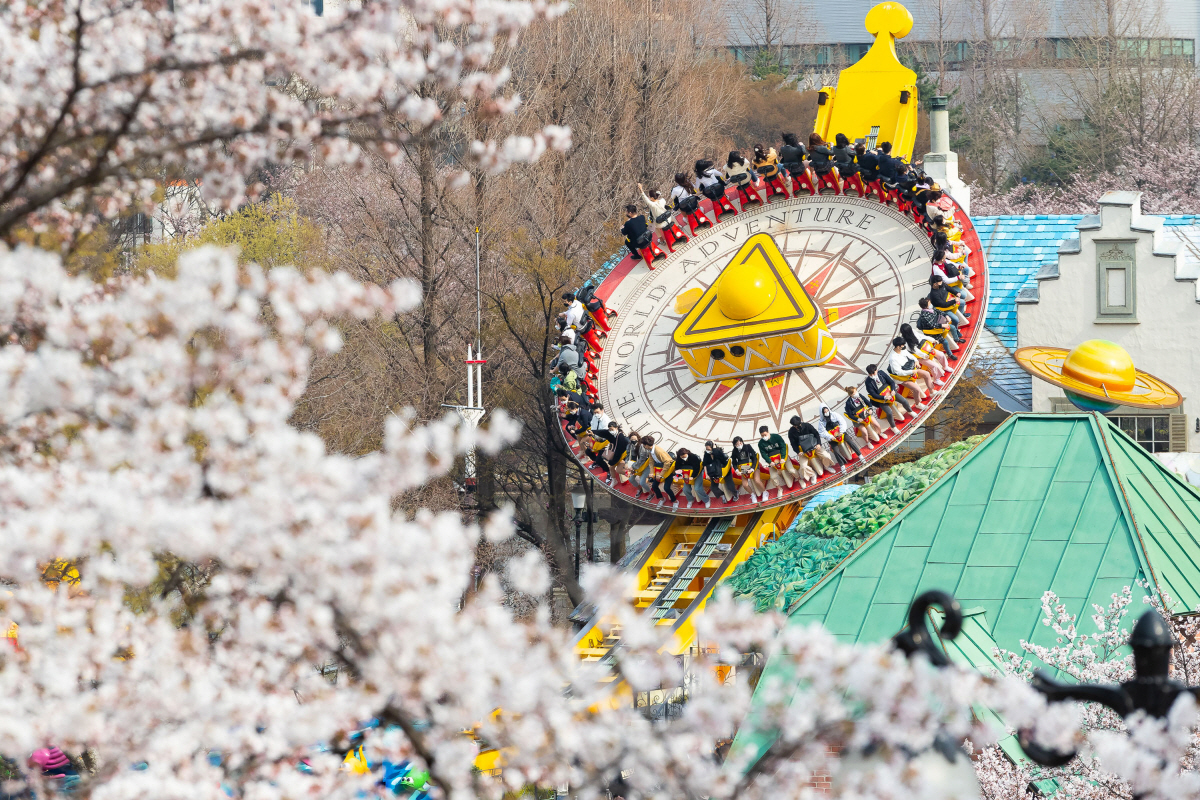 테마파크의 봄 시즌 개막 "축제가 시작됐다"